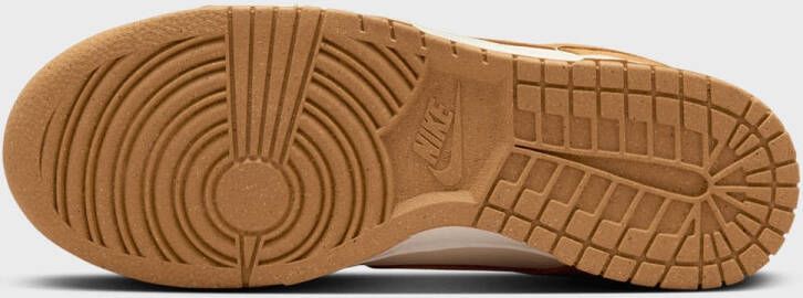 Nike WMNS Dunk Low Dunk in beige formaten: 37.5