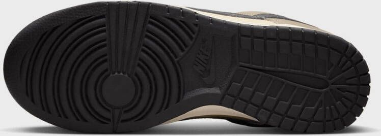 Nike WMNS Dunk Low in zwart formaten: 40