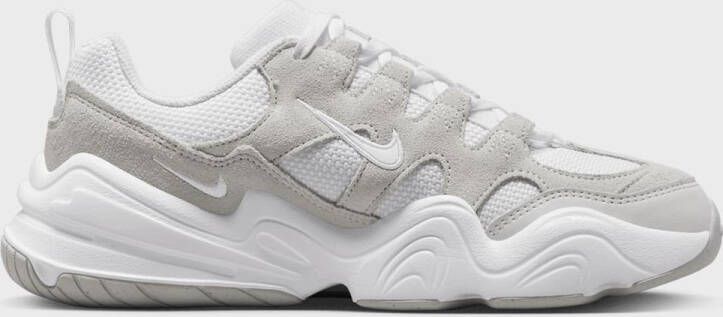 Nike WMNS Tech Hera Lifestyle in wit formaten: 37.5