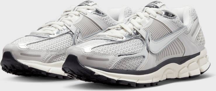 Nike Wmns Zoom Vomero 5 Trendy Sneakers Dames photon dust chrome gridiron sail maat: 36.5 beschikbare maaten:36.5 37.5 38.5 39 40.5 41