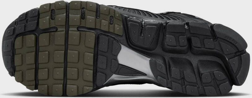 Nike Zoom Vomero 5 Lifestyle in zwart formaten: 41