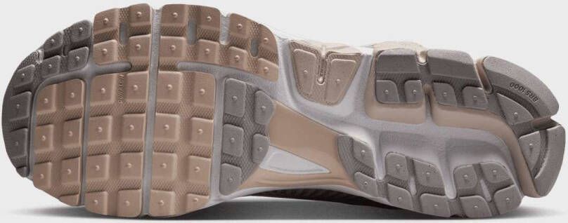 Nike Zoom Vomero 5 Lifestyle in beige formaten: 42