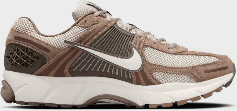 Nike Zoom Vomero 5 Lifestyle in bruin formaten: 45.5