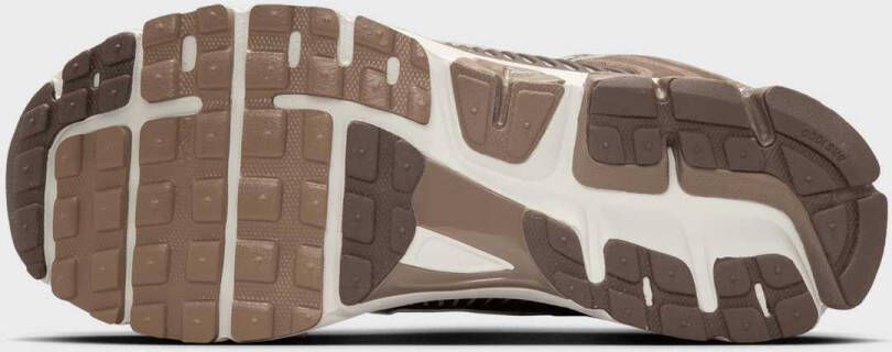 Nike Zoom Vomero 5 Lifestyle in bruin formaten: 45.5