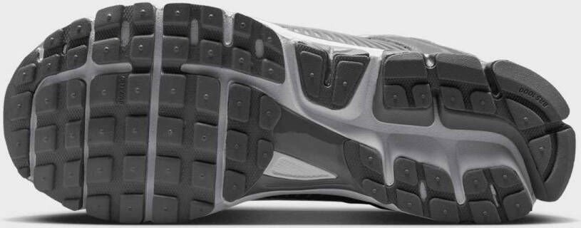 Nike Zoom Vomero 5 Lifestyle in grijs formaten: 41