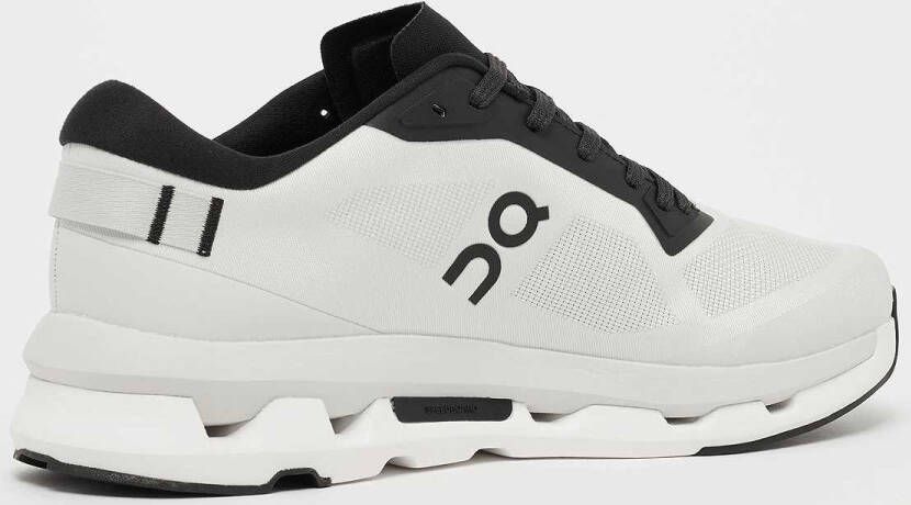 On Cloudz e Men Running wit Schoenen