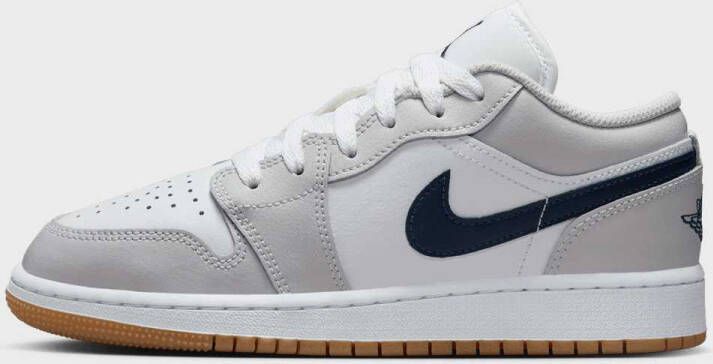 Jordan Air 1 Low (GS) Air Retro in wit formaten: 38