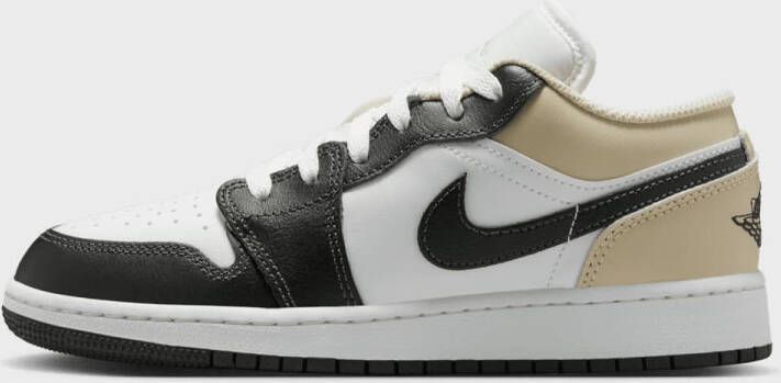 Jordan Air 1 Low (GS) Air Retro in wit formaten: 36.5