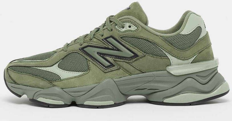 New Balance 9060 Lifestyle in groen formaten: 42