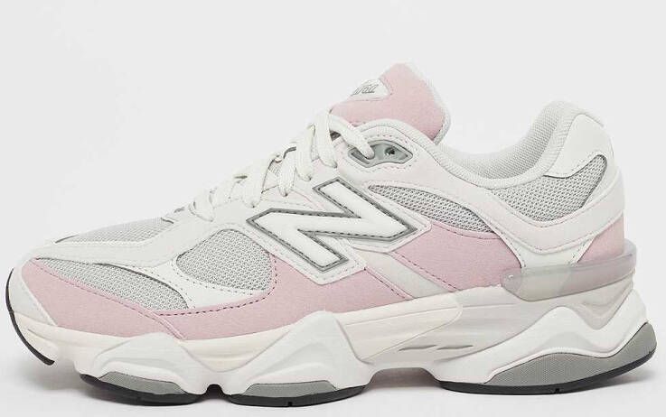 New Balance 9060 (GS) Lifestyle in lichtroze formaten: 36