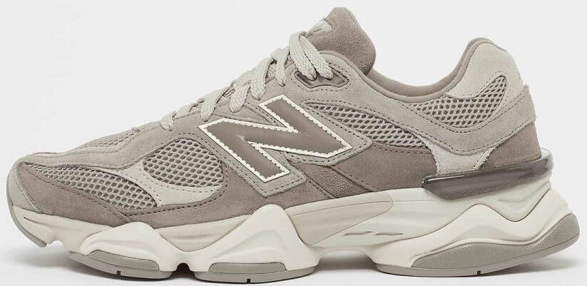 New Balance 9060 Lifestyle in bruin formaten: 42