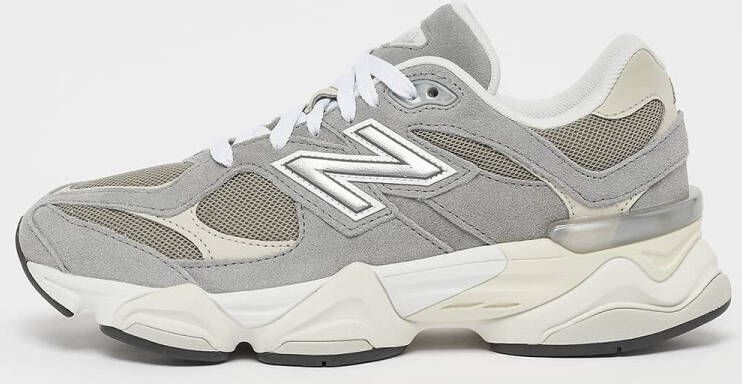 New Balance 9060 (GS) Lifestyle in grijs formaten: 36