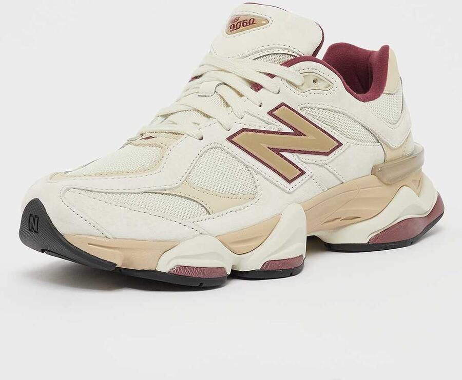 New Balance 9060 Lifestyle in beige formaten: 37.5