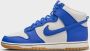 Nike Herenschoenen Dunk High Retro SE Phantom Pale Ivory Gum Yellow Racer Blue- Heren Phantom Pale Ivory Gum Yellow Racer Blue - Thumbnail 3