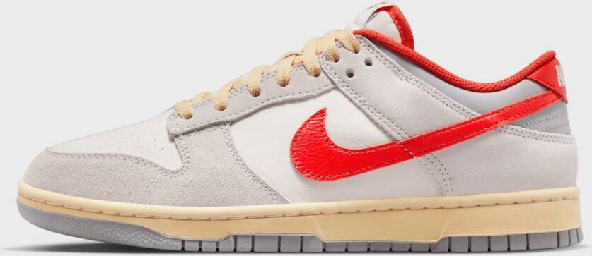 Nike Dunk Low Se Basketball Schoenen sail picante red photon dust maat: 42.5 beschikbare maaten:38.5 39 40.5 41 42.5 44.5 45 47 - Foto 4
