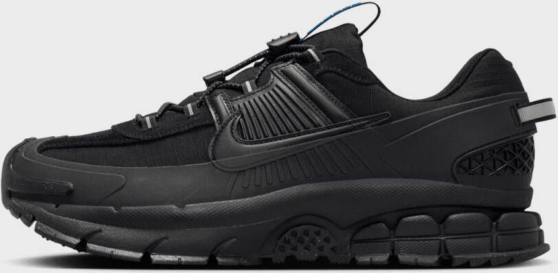 Nike Vomero Roam black black black racer blue Lifestyle in zwart formaten: 44.5