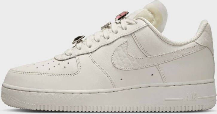Nike WMNS Air Force 1 Low Premium Air Force 1 in bruin formaten: 36.5