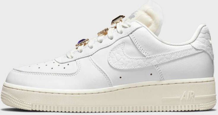 Nike WMNS Air Force 1 Low Premium Air Force 1 in wit formaten: 36.5