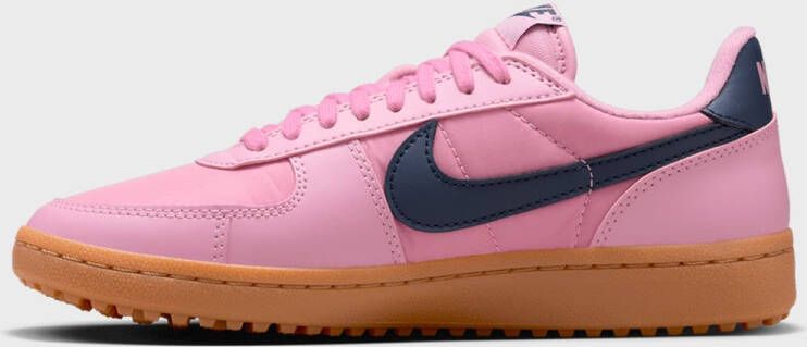 Nike WMNS Field General Lifestyle in lichtroze formaten: 37.5