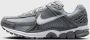 Nike Zoom Vomero 5 Lifestyle in grijs formaten: 42.5 - Thumbnail 1