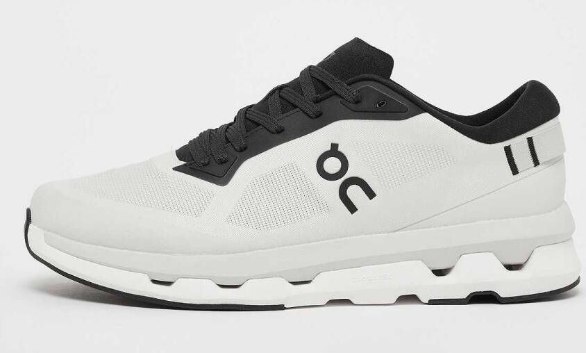 On Cloudz e Men Running wit Schoenen