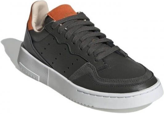 Adidas Lage Sneakers Supercourt J
