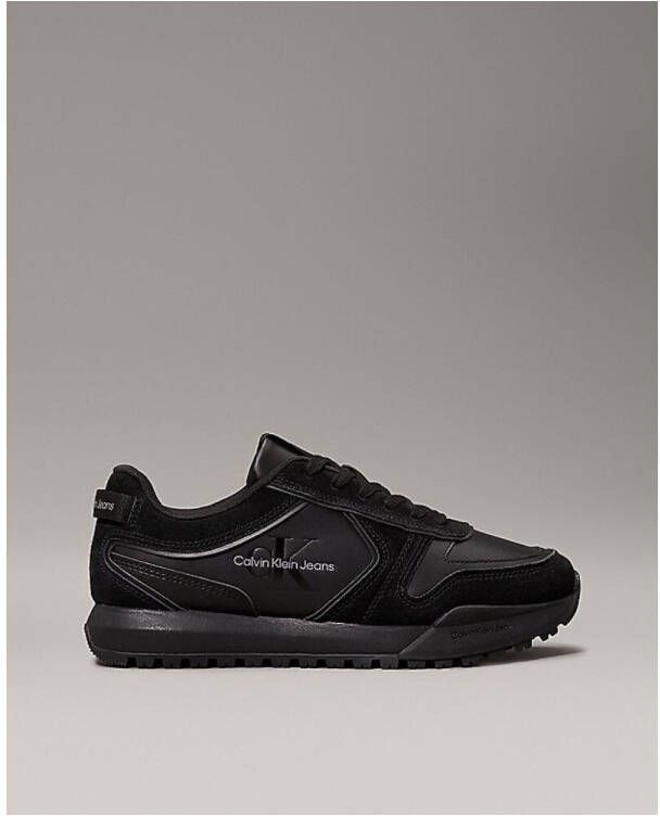 Calvin Klein Sneakers TOOTHY RUNNER IRREGULAR LINES lage schoen veterschoen vrijetijdssneaker in monochrome uitstraling