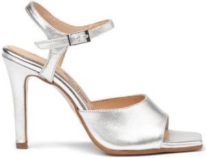 Cbp Conbuenpie Pumps Zilverkleurige leren sandalen met hoge hak van CBP