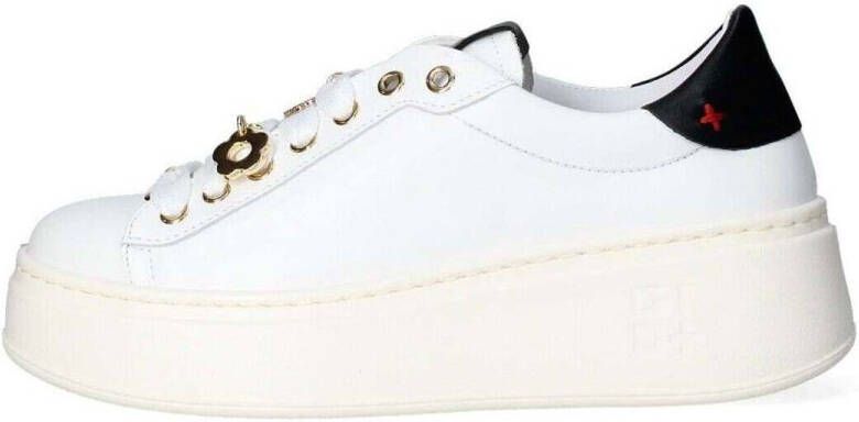 Gio + Sneakers