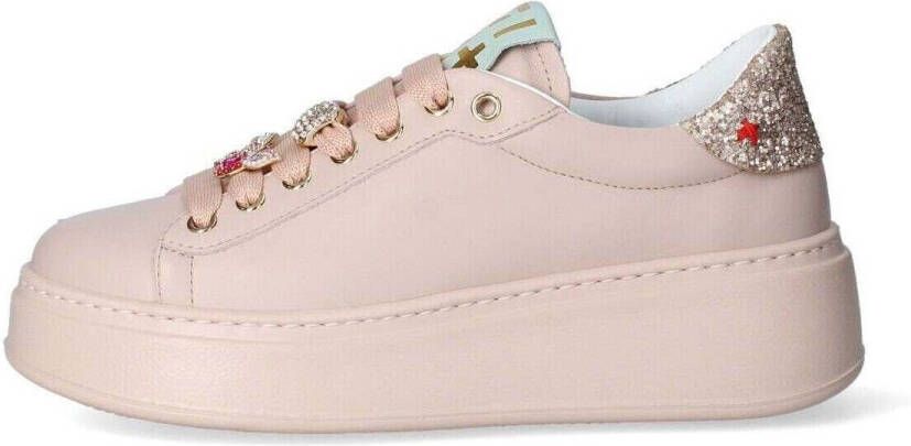 Gio + Sneakers