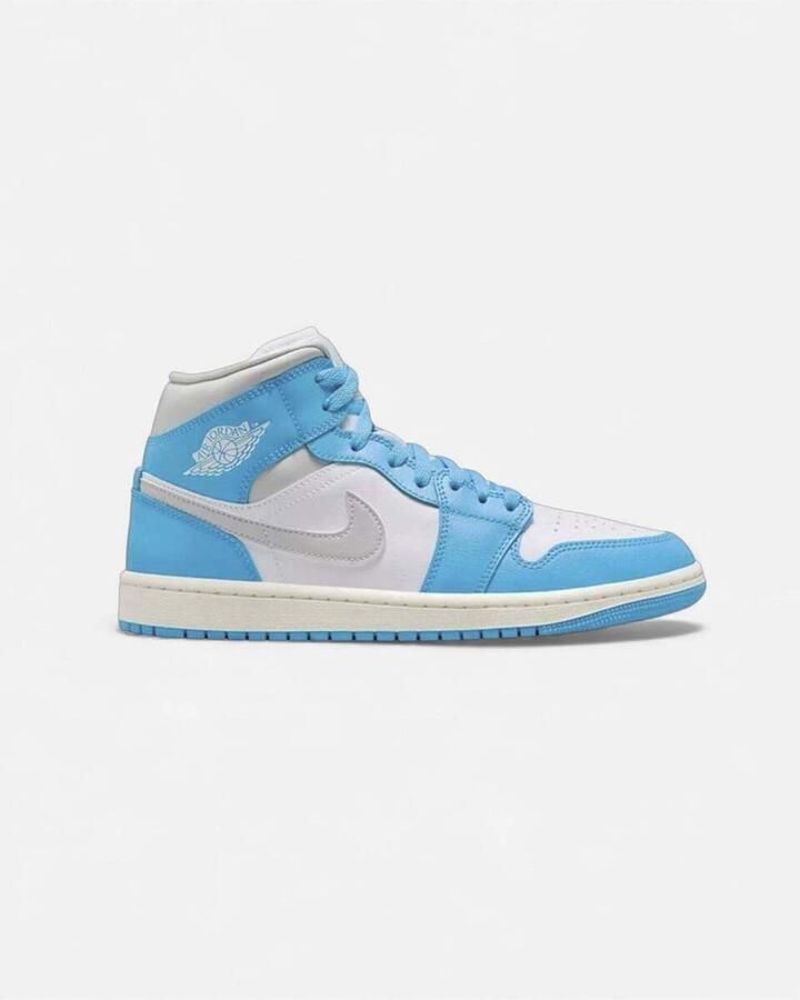 Nike Hoge Sneakers Jordan 1 Mid Dark Powder Blue White Sail Neutral Grey (Women's)