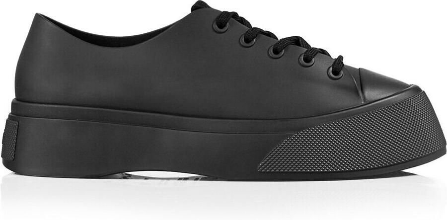 Melissa Lage Sneakers Drive AD