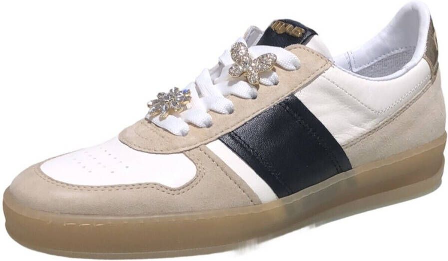 MJUS Sneakers