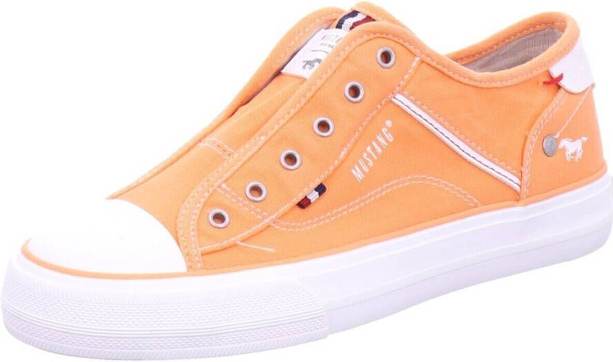 Mustang Shoes Slip-on sneakers Plateau sneaker slipper vrijetijdsschoen met praktische elastische band