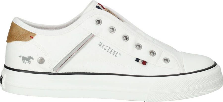Mustang Shoes Slip-on sneakers Plateau sneaker slipper vrijetijdsschoen met praktische elastische band