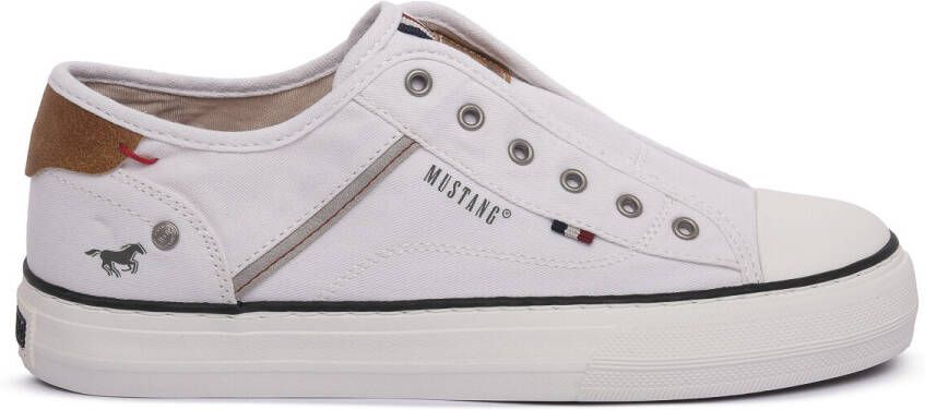 Mustang Shoes Slip-on sneakers Plateau sneaker slipper vrijetijdsschoen met praktische elastische band