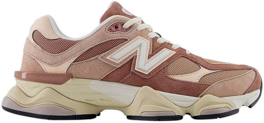 New Balance 9060 Lifestyle in rood formaten: 37.5