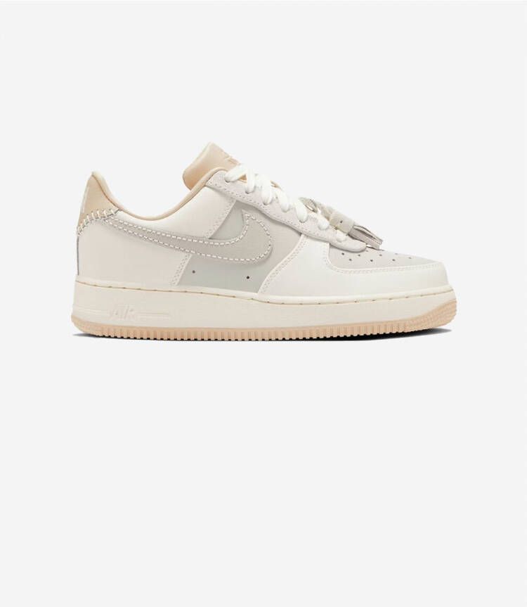 Nike Lage Sneakers Air Force 1 Low '07 Light Bone Suede Tassels ( 's)