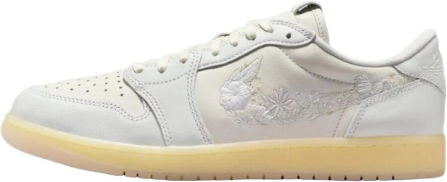 Nike Lage Sneakers 1 Retro Low OG Rabbit Floral Swoosh