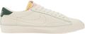 Nike Lage Sneakers Baskets tennis classic cuir - Beige