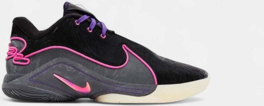 Nike Lage Sneakers LeBron 22 Blacklight