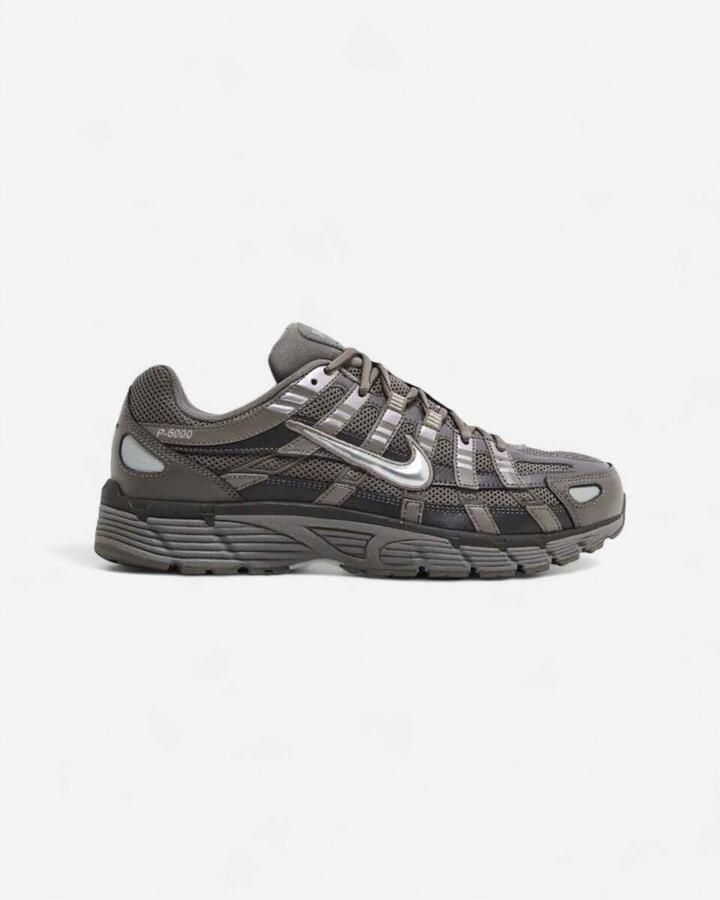 Nike Lage Sneakers P-6000 Cave Stone Medium Ash Flat Pewter Metallic Silver