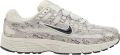 Nike Lage Sneakers P-6000 SE Snakeskin Light Bone Black (Women's) - Wit