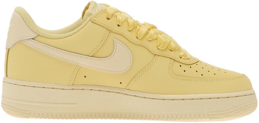 Nike Sneakers Baskets air force 1 retro premium jaune doux