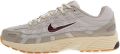 Nike Sneakers Baskets p-6000 gris collège bourgogne écrasé - Grijs