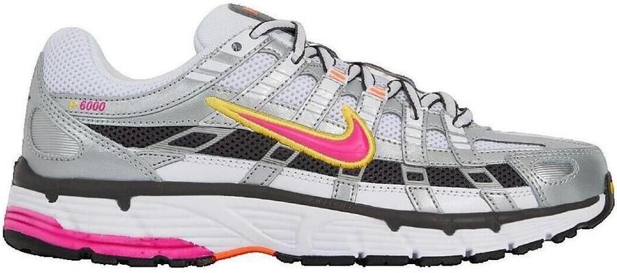 Nike Schoenen P-6000 White Metallic Platinum Hyper Crimson Laser Fuchsia- Heren White Metallic Platinum Hyper Crimson Laser Fuchsia - Foto 3