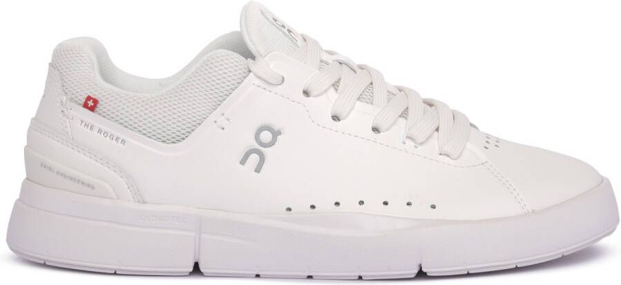 On Women's The Roger Advantage Sneakers wit