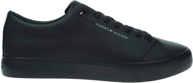 Tommy Hilfiger Sneakers TH HI VULC CORE LOW LTH II ESS vrijetijdsschoen halfhoge schoen veterschoen in smalle vorm