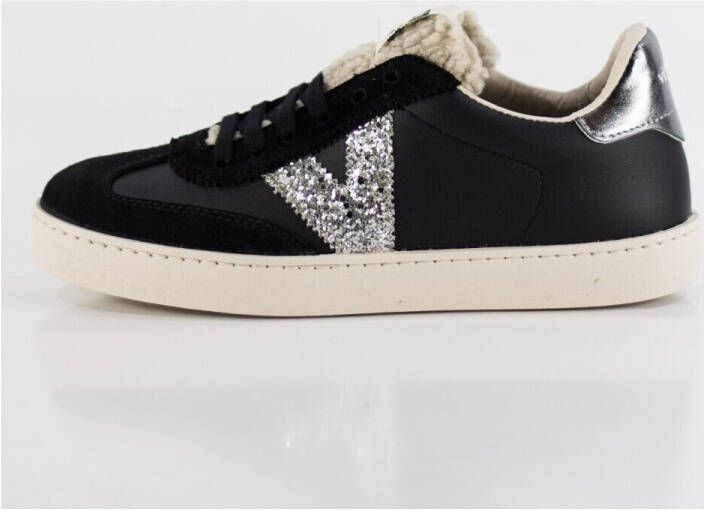 Victoria Lage Sneakers Zapatillas en color negro para