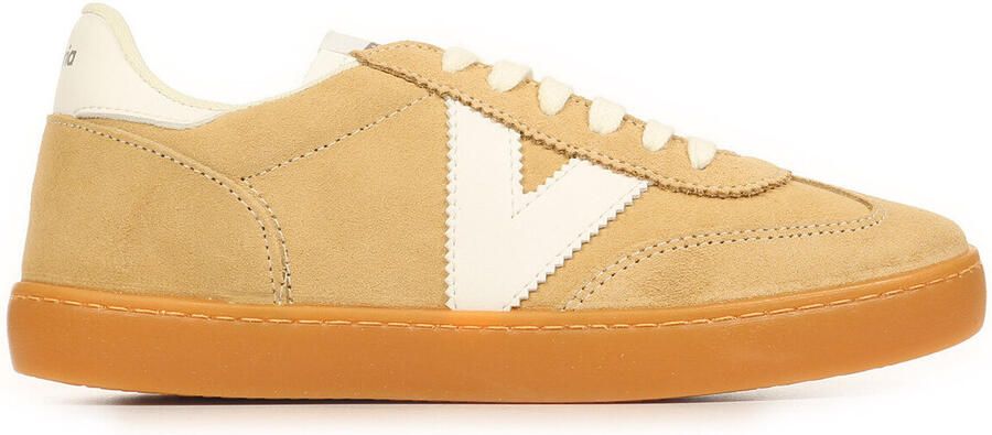 Victoria Lage Sneakers Berlin